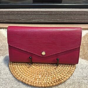 Louis Vuitton Epi Portefeiulle Sarah Fuchsia